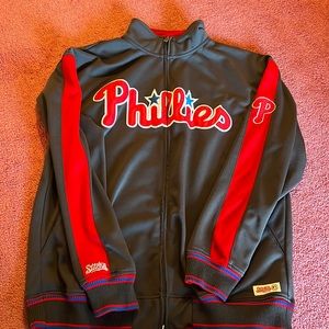 Phillies zip up